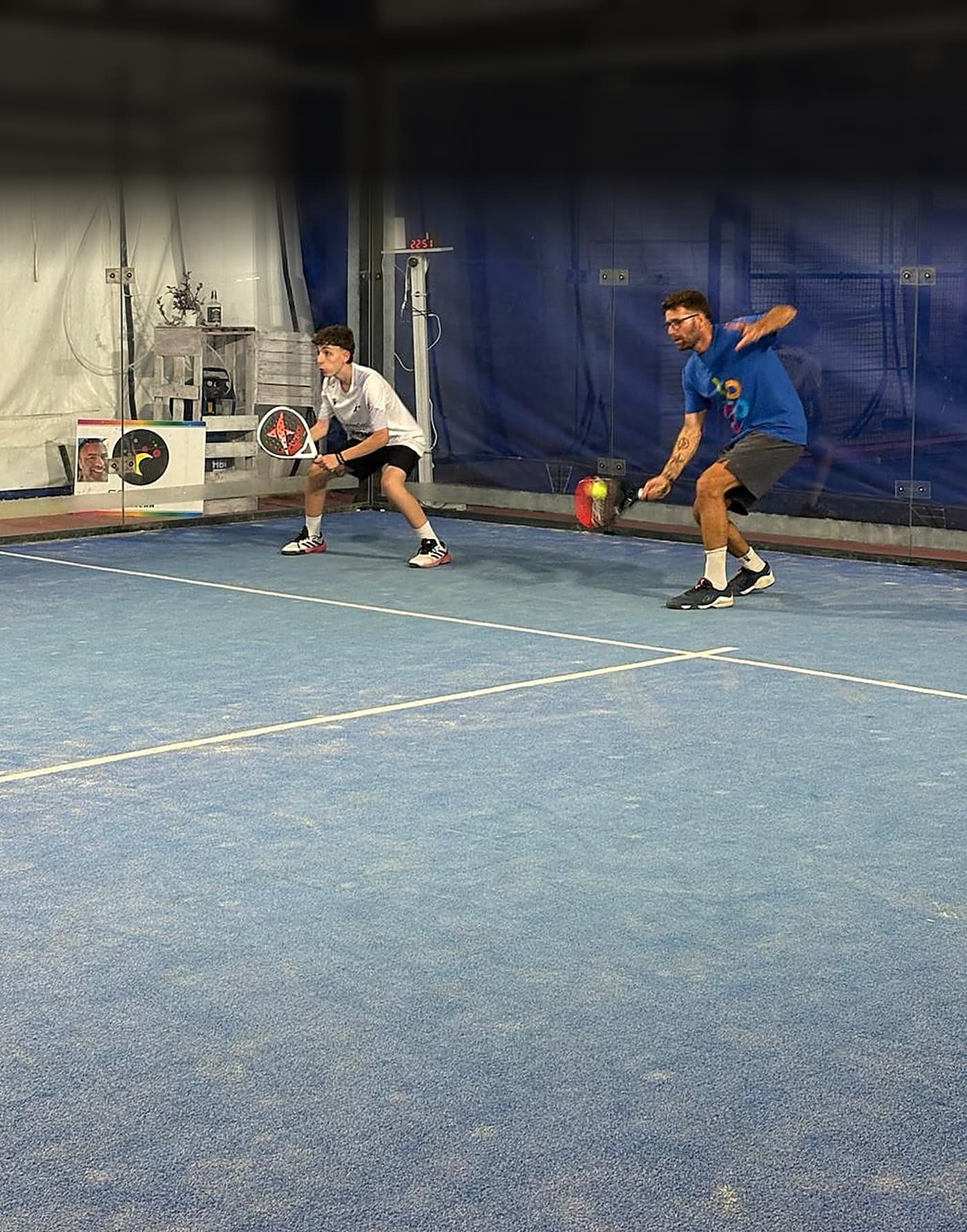 Allievi ABA Padel durante uno scambio in campo